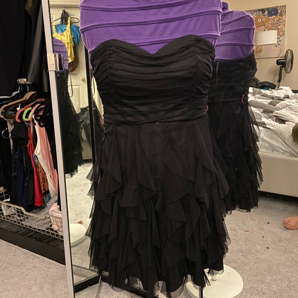 No strap dress